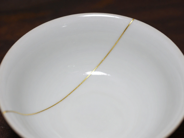 景德镇陶瓷修复揭秘，传统金缮工艺中白金粉的独特魅力