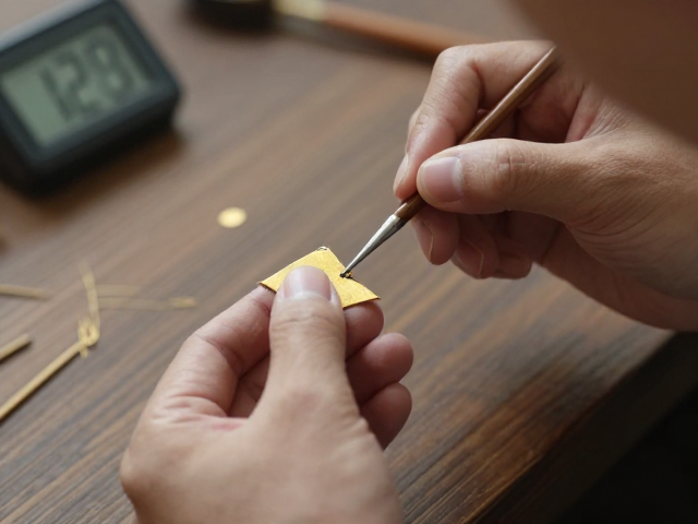 传统金缮修复,手艺人教你如何保持干燥,让金线更持久