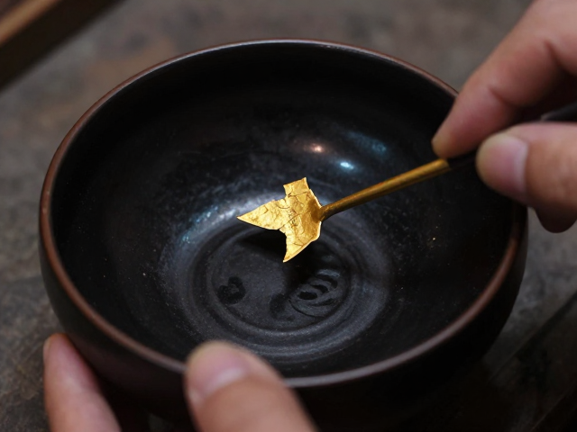 传统金缮修复工艺详解，填补塑形与中国锔瓷的匠心融合