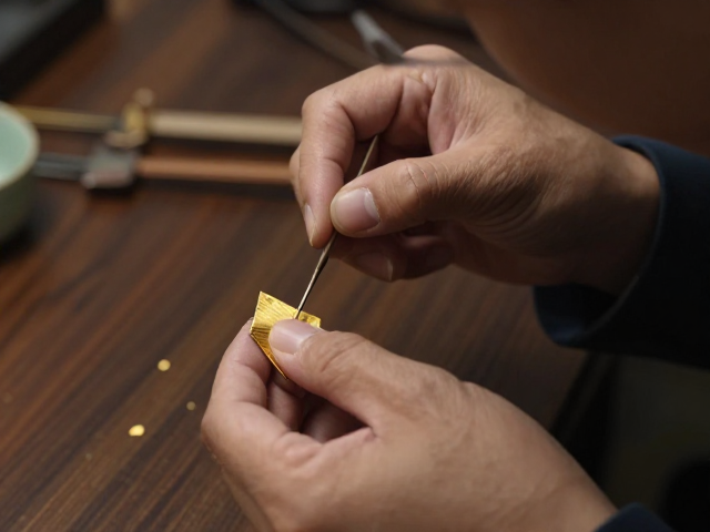 传统手工艺人揭秘金缮修补,传承千年金缮修复工艺之美