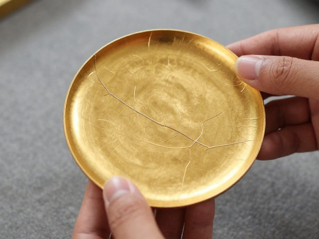 轻拿轻放呵护金缮之美，传统工艺修复下的残缺美学