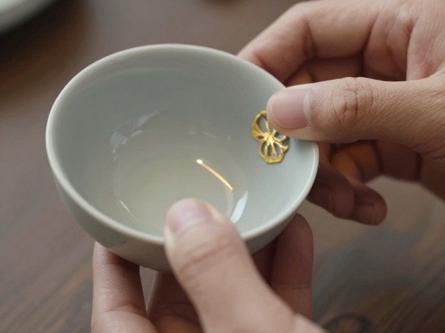 传统金缮工艺，瓦灰修复轻拿轻放，守护器物灵魂