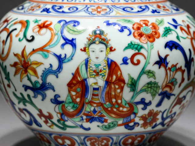 瓷土为骨,彩瓷繁复为魂,揭秘釉色搭配的美学逻辑
