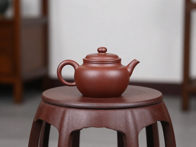 紫砂壶搭配束腰杌凳，打造中式茶室雅致空间