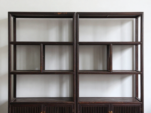 博古架上的使用痕迹，如何打造厅堂肃穆雅致的东方美学空间