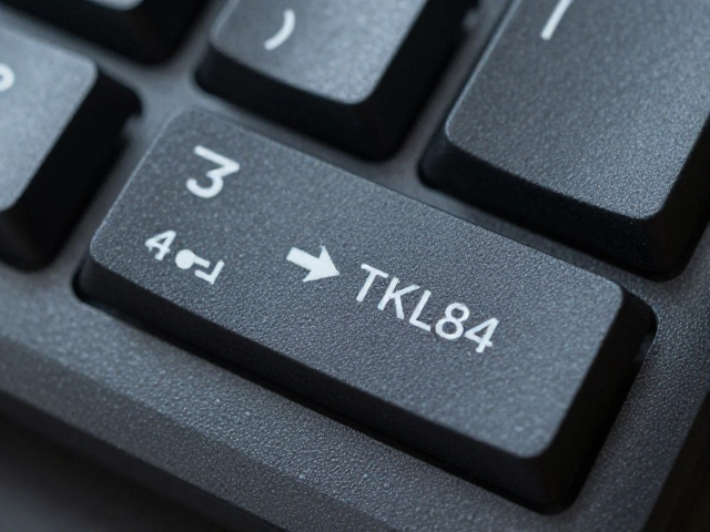 TKL84键热插拔推荐，方向键上移或缩小设计，桌面空间更自由