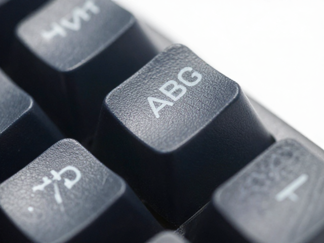 普通ABS键帽注塑成型与表面工艺详解，手感与耐用性全解析