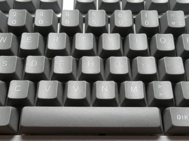 早期键盘主流ABS键帽包浆了?揭秘老键帽收藏与清洗指南