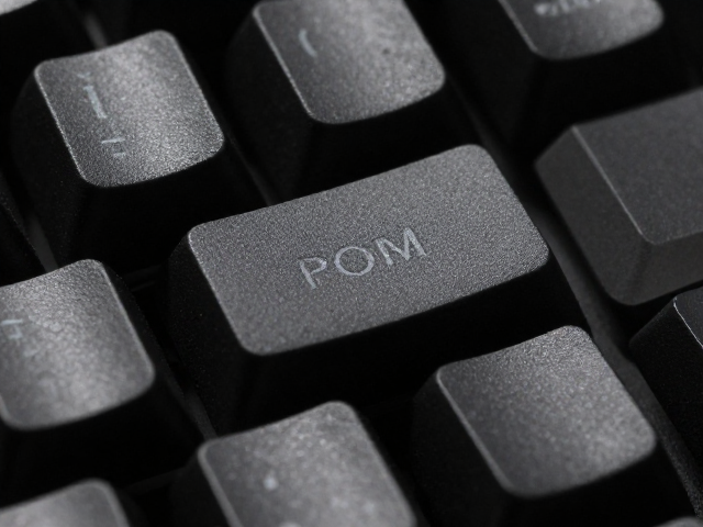 黑POM键帽哑光表面优势，自润滑性极佳，手感顺滑不卡顿