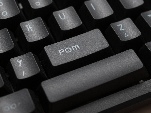 黑POM键帽防紫外线变色吗？磨砂质感实测与选购指南