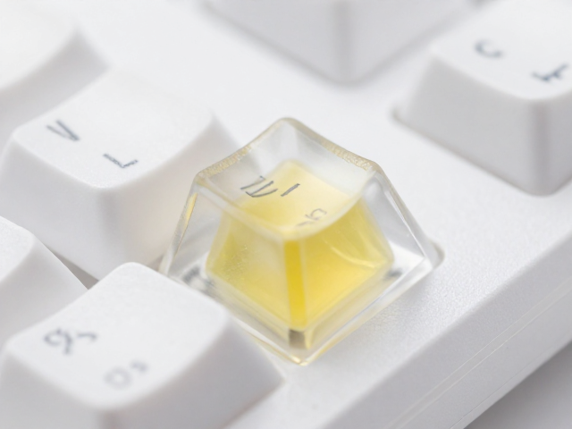 透明树脂键帽与键盘面板注塑成型工艺解析，高透不黄变的关键
