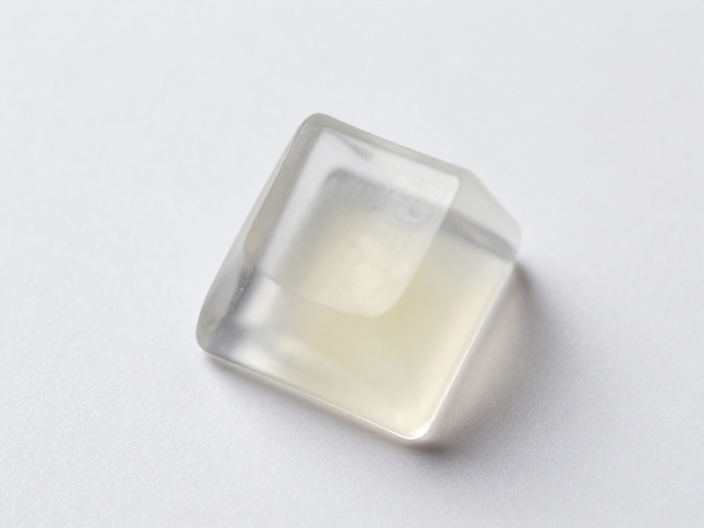 透明树脂键帽怎么洗？用中性清洁剂保持色彩均匀不发黄