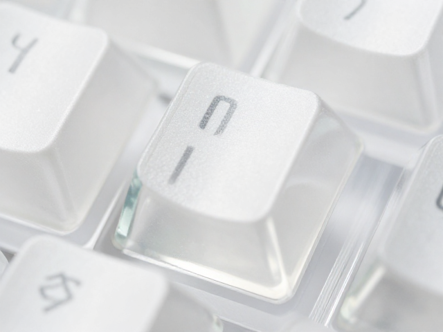 钢化玻璃键帽透光率有多高?边缘精细抛光工艺解析