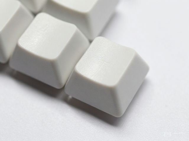 告别注塑痕！分层三色键帽后处理打磨技巧与避坑指南