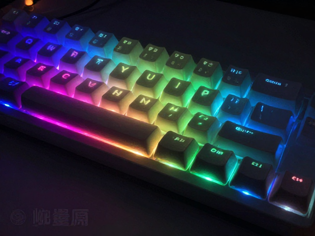 侧面透光键帽怎么选？高透光与高遮光对比，彩色背光映射更惊艳
