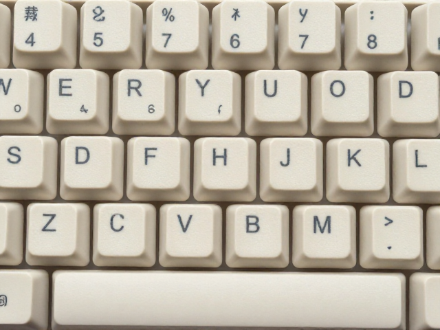 标准米字印键帽，双色注塑工艺与字体标准化进程解析