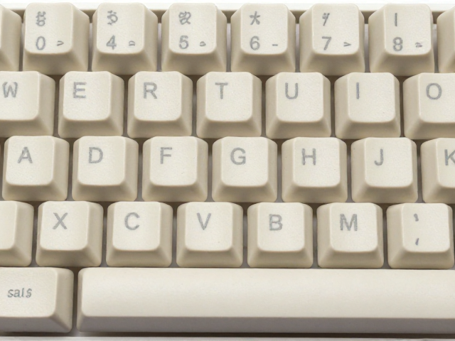 标准米字印键帽，笔画粗细均匀，百元级量产款性价比之选