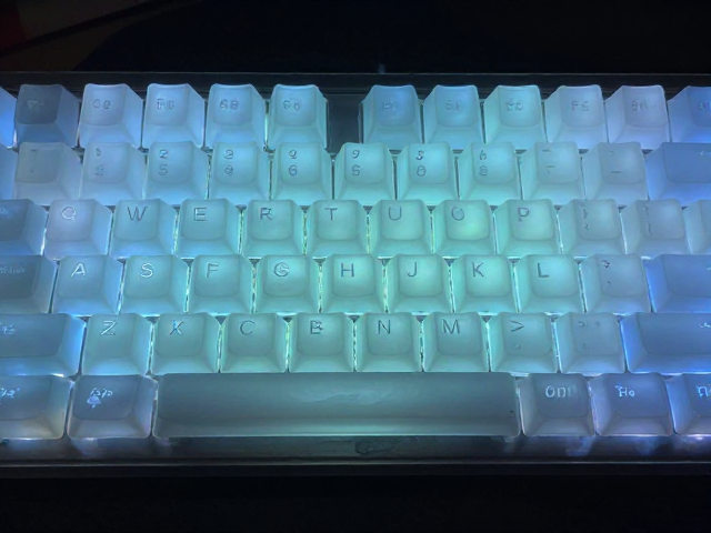 半透光多媒体键帽评测，键位布局与透光效果全解析