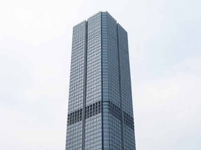 现代摩天楼建筑结构,罩光保护技术如何提升大楼寿命与美观
