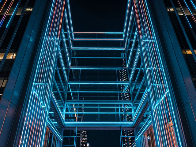 框景构图绝美!霓虹夜景下的建筑结构视觉盛宴