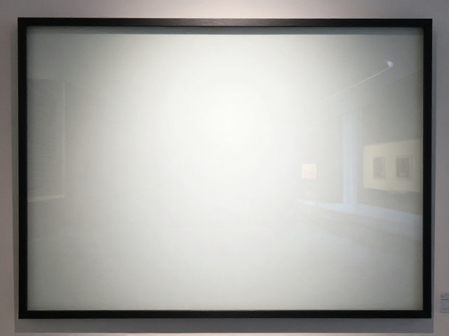 防紫外线玻璃装裱,室内光影与光源分析,守护画作不褪色