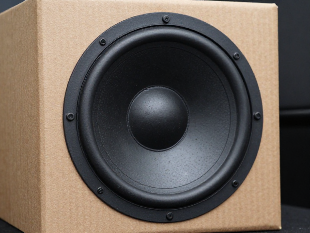 车载低音炮怎么选？测试敲击声音清脆度，揭秘纸质材质优劣