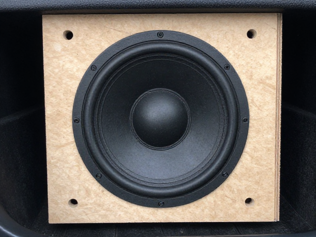中密度纤维板车载低音音箱，驻波控制与音质优化指南