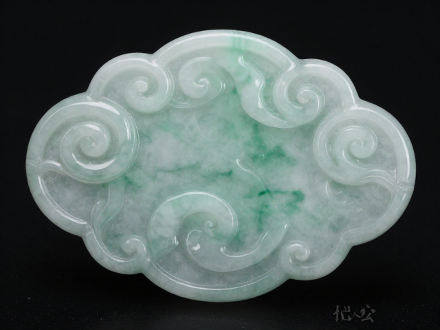 翡翠流云纹饰保养,避免接触化学品,守护温润玉质