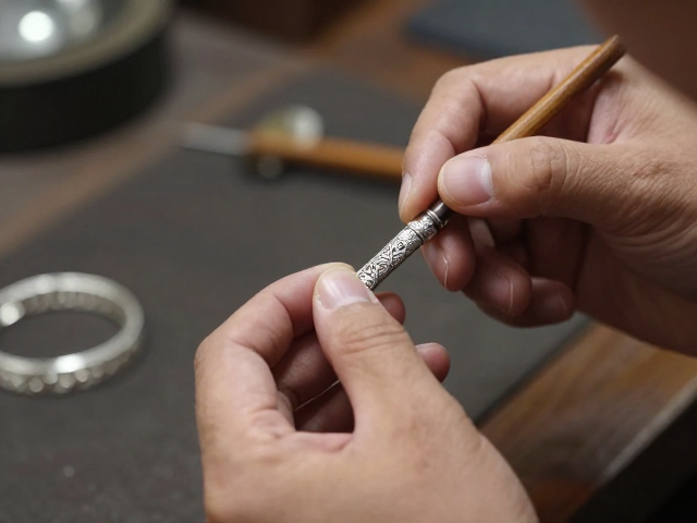 徽州银匠传承宋元技艺,揭秘宫廷花丝工艺的非遗魅力