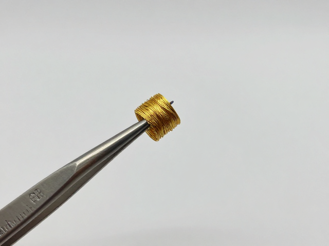 镊子下的累丝堆叠,重现鎏金辉煌的古法工艺