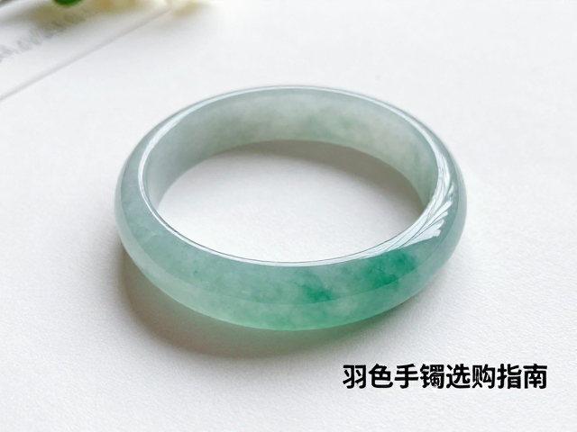 羽色渐变质感手镯选购指南,佩戴与避免剧烈碰撞保养技巧
