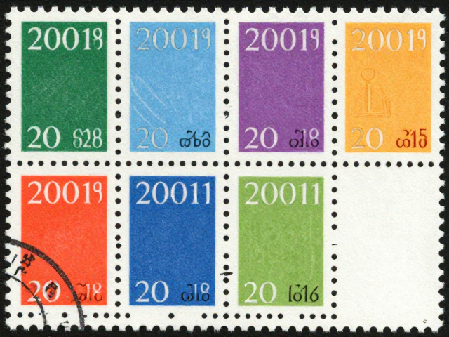 1992-2002编号邮票胶印色彩平涂特征，2001-2010多样化发展解析