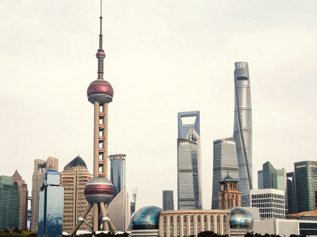 东方明珠下的影写版古代建筑，穿越时空的视觉艺术之旅