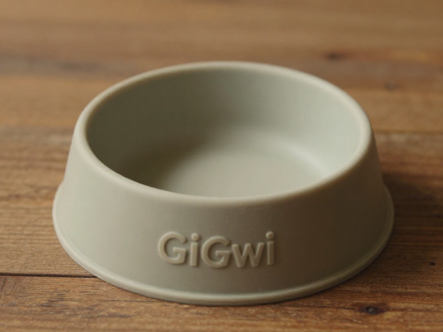 GiGwi贵为宠物碗推荐，复古工装风，食品级硅胶，健康喂养新选择