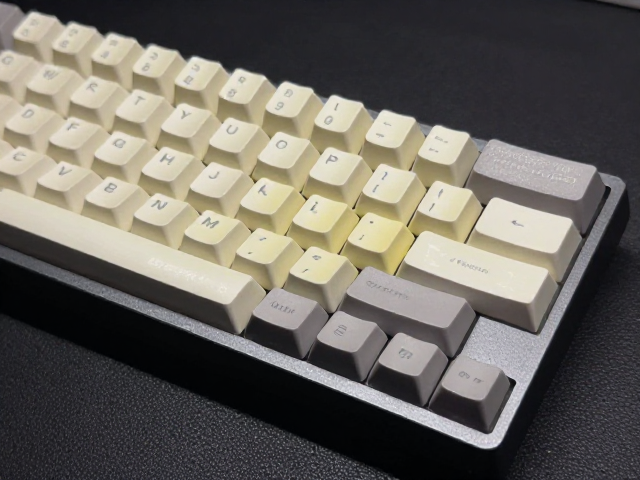 Gateron轴配ABS键帽为何易黄变?电竞防滑键帽选购与避坑指南