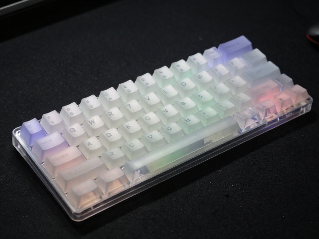 高透RGB PC键帽半透明渐变易沾指纹?3招解决电竞键帽清洁难题