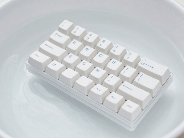 PC玻纤耐磨键帽怎么洗?温水,中性清洁剂清洁指南