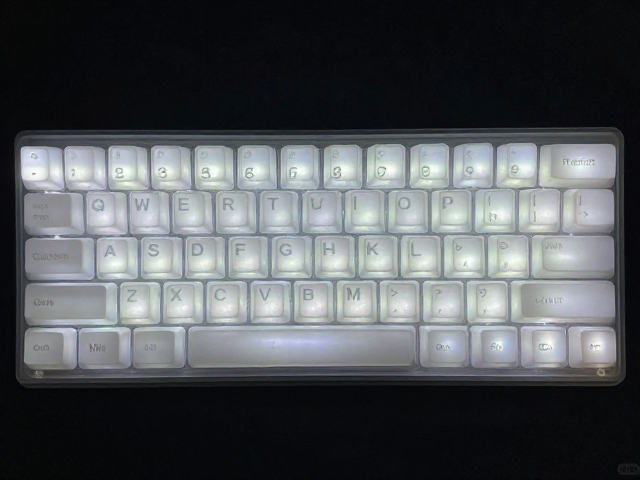 全域透光键帽透光均匀吗?专用清洁液保养指南