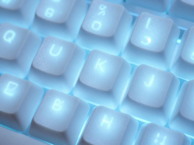 冰蓝极光白键帽透光不均？缺陷分析与修复指南，打造完美全域透光