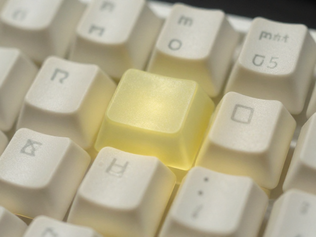 全域透光键帽耐磨涂层怎么选?雾度值低更透亮不泛黄