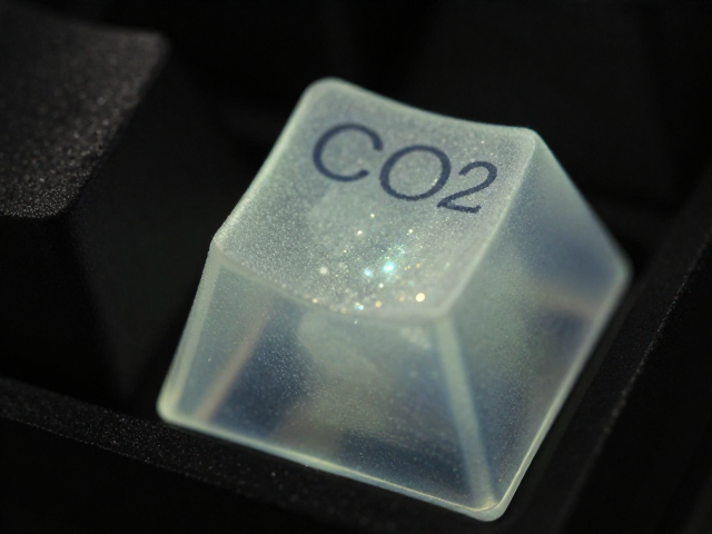 CO2激光雕刻浅蚀透光键帽,精准控制打标深度,打造极致透光效果