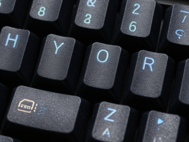 德国激光打浅蚀透光键帽,热影响区小更清晰