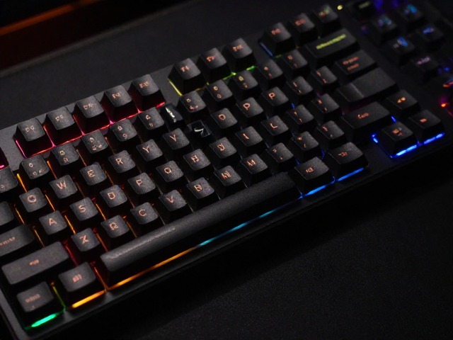 Corsair K70游戏宏快捷键帽,高对比度配色让操作更清晰