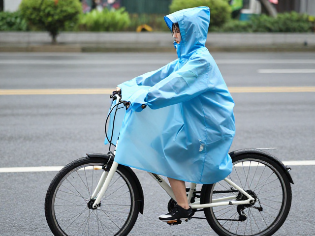 24寸学生车骑行指南，雨天穿街短途出行必备雨衣雨披推荐