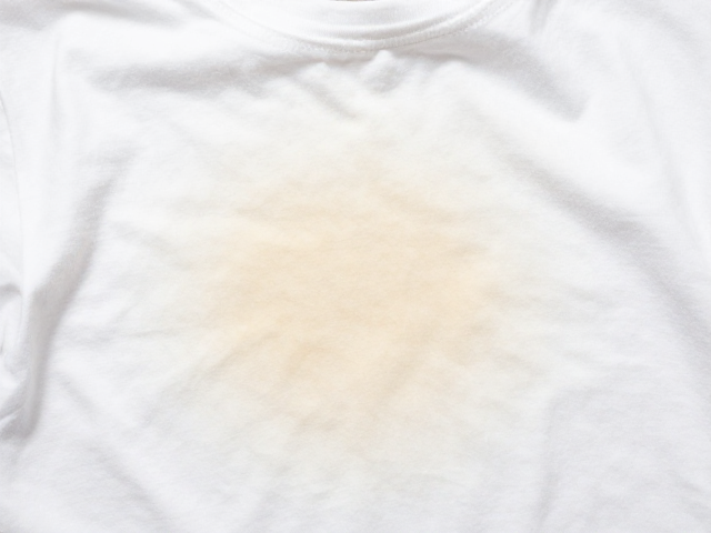 纯白色衣服色素沉着怎么洗?3招恢复洁白如新