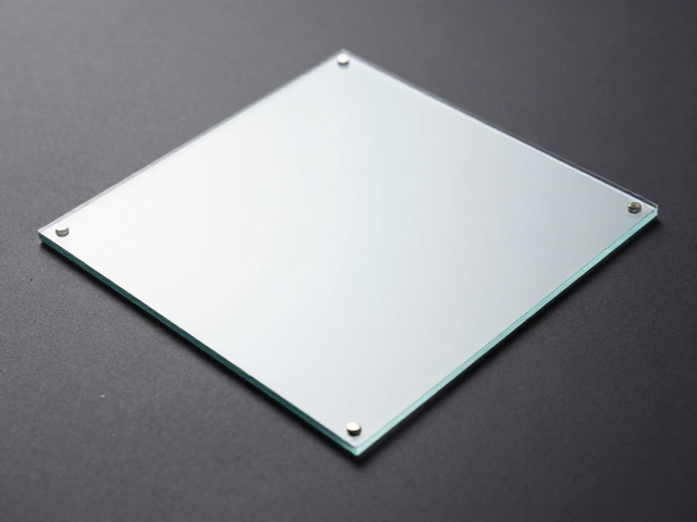 3.0mm液晶面板玻璃为何难切?对比0.3-0.7mm主流超薄玻璃切割痛点