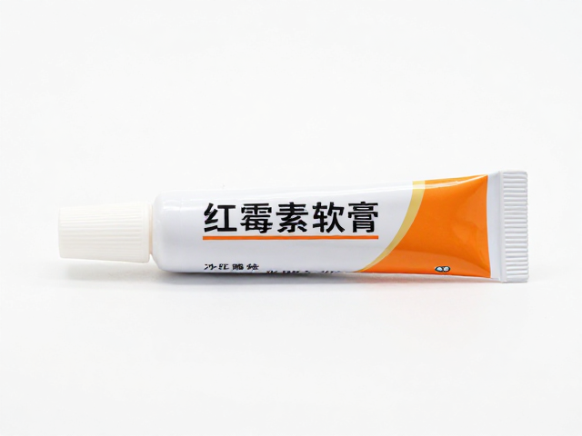 鱼腐皮病防治,红霉素软膏涂抹剂量与药物过量风险警示