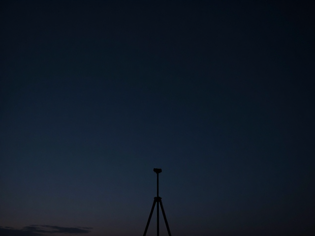 极简夜景摄影，善用负空间与三脚架，打造高质感大片