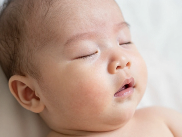宝宝断奶后皮肤过敏?如何控制陌生人接触,守护敏感肌