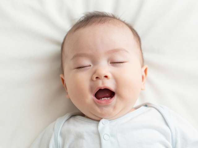宝宝断奶期牙齿萌出?提供安静睡眠空间助恢复